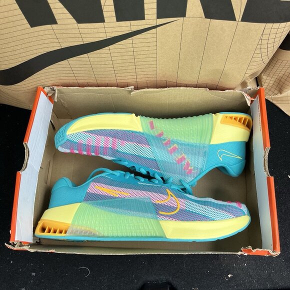 Athletic_Shoes